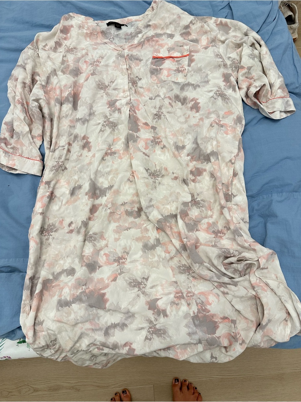 Women's Floral Print Lightweight Blouse in White and Pink sleepwear